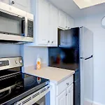 Venice Beach Views - 1-Bedroom